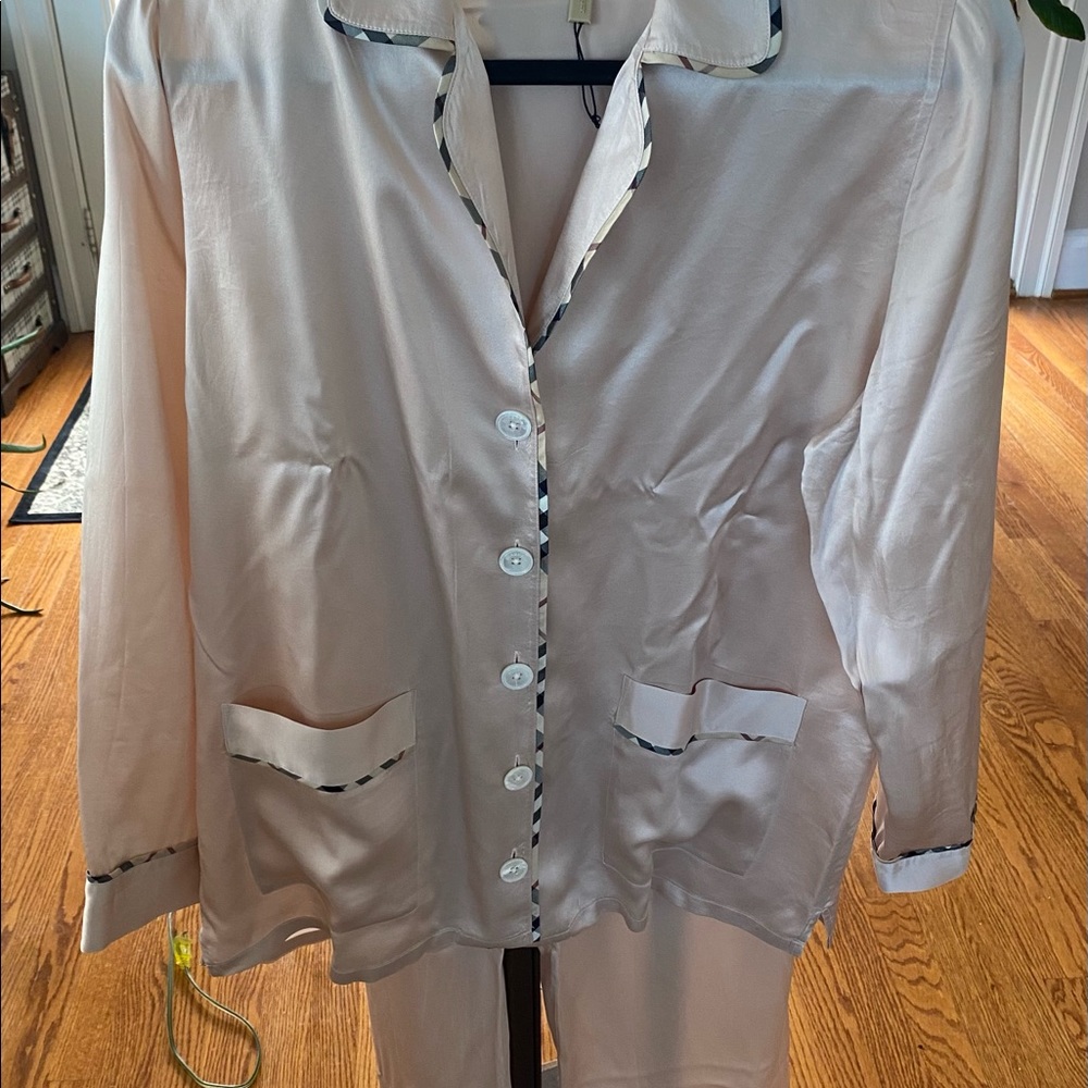 Authentic Burberry Silk  Pajamas size L, color is light pink.